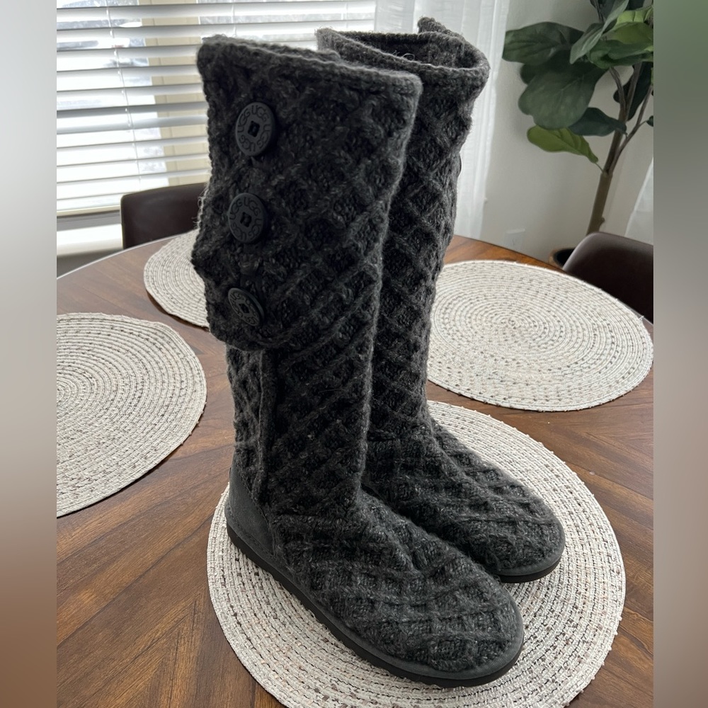 Ugg Lattice Cardy boots - Size 9